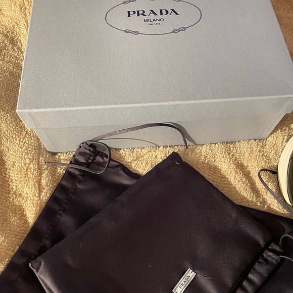 Women’s Prada shoes - Picture 3 of 6